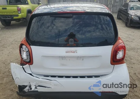 2016 Smart Fortwo z USA, uszkodzony, nr VIN WMEFJ5DA8GK047400